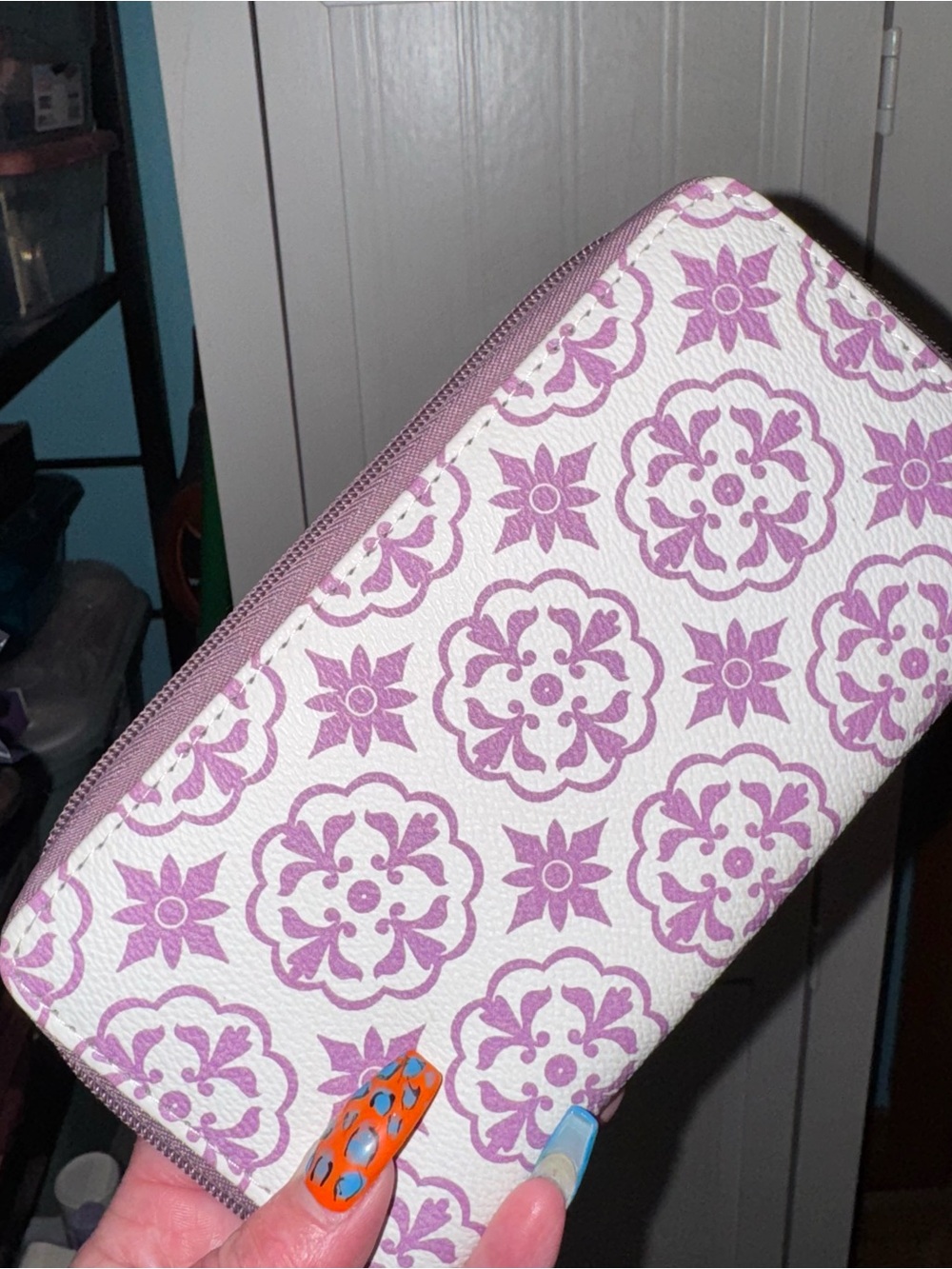 Zip around wallet